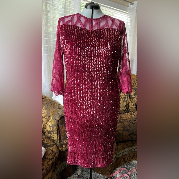 Dresses & Skirts - Beautiful burgundy sequins dress